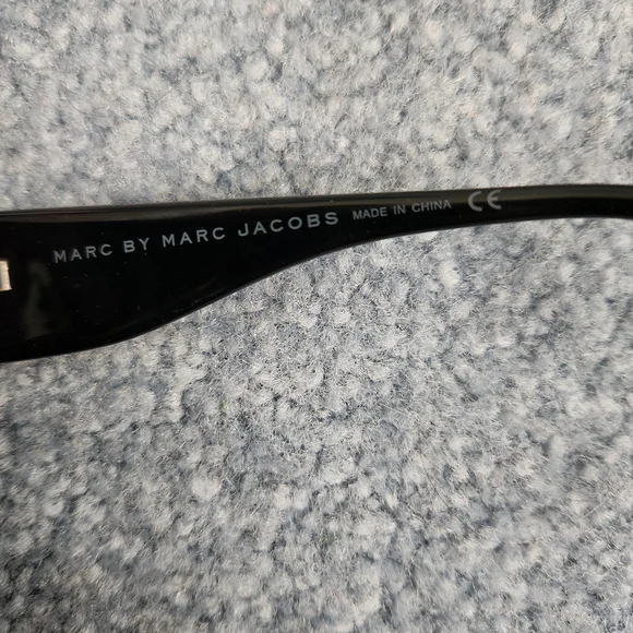 Marc By Marc Jacobs Black Aviator Sunglasses With Purple Lips - Picture 6 of 6